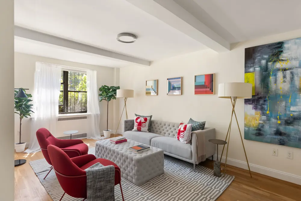 425 Central Park West, Residence 1D: the seating arrangement in full, with beamed ceilings and open shelving