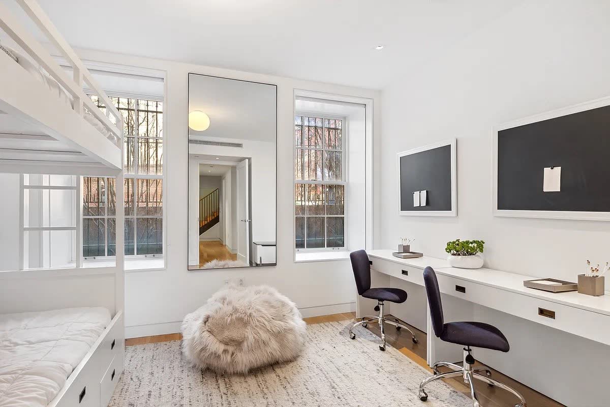 Staged residence